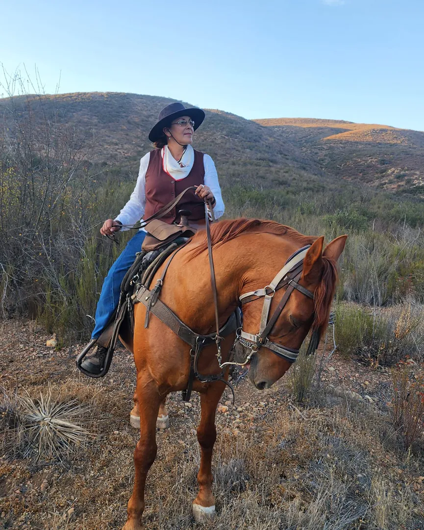PASEAREMOS POR VALLES Y COLINAS